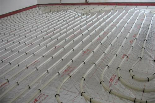 冬天暖氣最舒服，小心地板加速釋放甲醛！