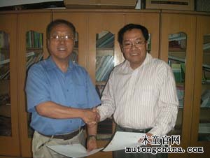 全國室內環境凈化治理指導中心 副主任陳曉鵬（右）